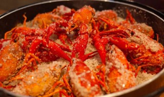 怎么做盐焗龙虾(怎么做盐焗龙虾视频)