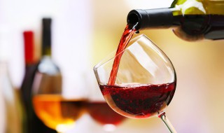 正确喝果酒的方法(正确喝果酒的方法是)