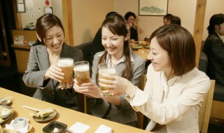 酒桌敬酒技巧（在酒桌上如何敬酒,都有哪些讲究）