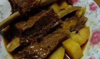 咖喱牛排骨的做法(咖喱牛排骨怎么做好吃窍门)