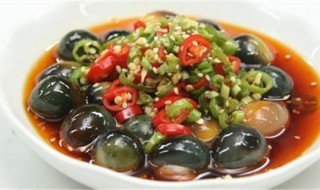肉末双椒烩皮蛋 双椒皮蛋豆腐
