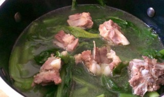 筒骨春菜汤（春菜骨头汤的做法）