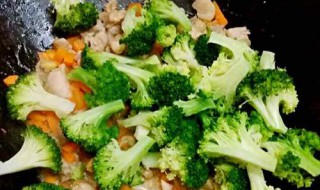 西兰花炒鸡肉做法(西兰花炒鸡肉做法视频)