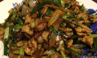 蕌头炒野腊味 蕌头炒腊肠的做法