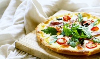 火腿鲜菇披萨（火腿鲜菇披萨图片）