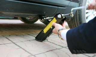 汽车排气管滴水是什么原因 汽车排气管滴水是什么原因导致的