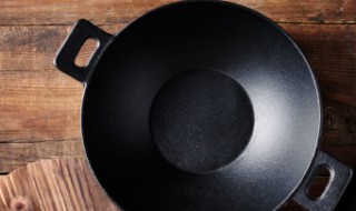 使用不粘锅时要注意哪些事项(使用不粘锅时要注意哪些事项呢)