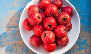 山楂罐头怎么做好吃（山楂罐头怎么做好吃白糖可以不）