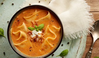 形容面条好吃的句子（形容面条好吃的句子吃面条发朋友圈的句子）