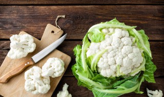 菜花和什么一起炒好吃（菜花和什么一起炒好吃菜花和洋葱）