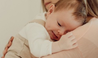 小孩子梦游是什么原因造成的（小孩子梦游是什么原因造成的视频）