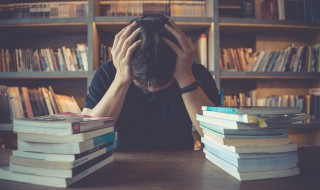 不伦不类是什么意思（不甘寂寞是什么意思）