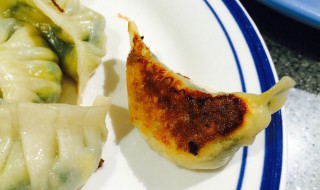 简单做煎饺的做法 简单做煎饺的做法视频