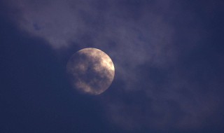 多云的夜晚比晴朗的夜晚温暖为什么（多云的夜晚比晴朗的夜晚温暖为什么不一样）