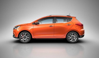 车开起来车厢内嗡嗡响（汽车速度一到40左右就嗡嗡响）