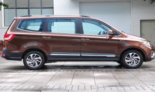 五菱宏光V出风口怎么拆（五菱宏光v前门板怎么拆）