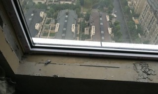 封闭阳台上窗框漏水怎么处理 阳台封窗户楼下漏水