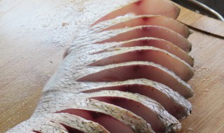 鱼怎么切翘起来 鱼怎么切翘起来好看