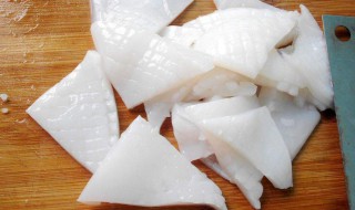 鱿鱼卷怎么打（鱿鱼卷怎么处理鱿鱼）