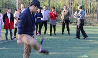 怎么用脚踢毽子（踢毽子的方法怎么踢）