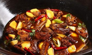 怎么炖菜鸡好吃（菜鸡怎样炖好吃）