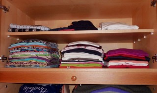 怎么折叠长衣服 怎样折叠长大衣