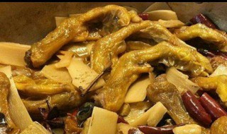 鸭脚怎么炸不黄（鸭脚怎么炸才不爆油）