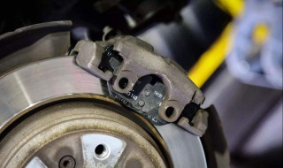 宝马530刹车片复位教程 宝马530刹车片复位教程图解