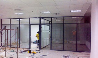 隔断墙晃动怎么固定(隔墙晃动怎么加固)