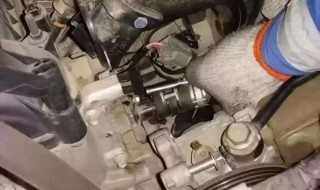 13年帝豪ec8节温器位置 帝豪ec718节温器怎样拆