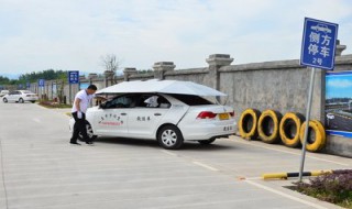 侧方停车怎样防止刮到前车(侧方停车如何判断车头与前车距离)