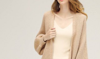 米色毛衣外搭里面搭什么 米色毛衣外搭什么颜色好看
