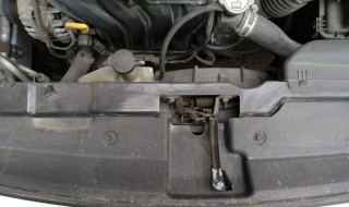 雪铁龙c5加水怎么排空气 雪铁龙c5加水怎么排空气图解