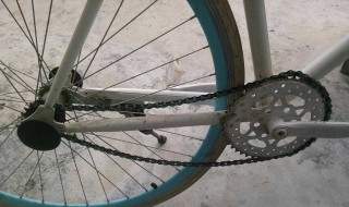 车链子松了怎么调节（车链子松了怎么调节怎么接）