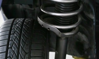 汽车前减震有漏气的声音（汽车前减震有漏气的声音正常吗）
