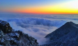 及既上苍山负雪,明烛天南翻译 及既上苍山负雪明烛天南翻译成现代汉语