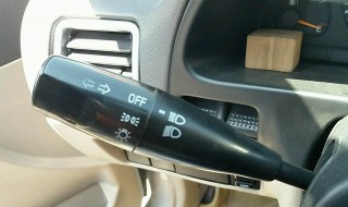 羚羊车大灯调哪个螺丝 羚羊车大灯调哪个螺丝孔