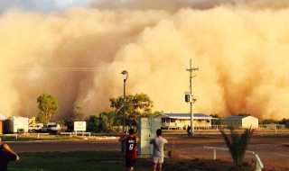 为什么春天是沙尘暴高发期（为什么春天沙尘暴多）