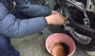 摩托车漏汽油怎么回事（摩托车油箱漏了怎么快速补漏）