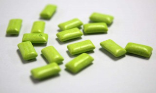 口香糖粘在眼睛上如何弄掉（口香糖粘在眼睛上如何弄掉呢）