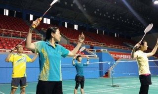 高远球发力技巧 羽毛球反手高远球发力技巧