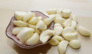 蒜头烤鸭怎么做（蒜头烤鸭怎么做才好吃）