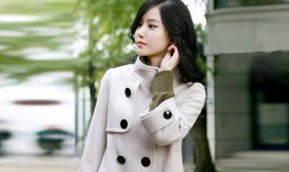 短大衣配裙子方法（短大衣搭配长裙）