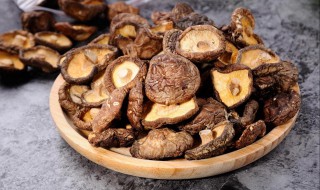 香菇干的怎么挑选（香菇干的怎么挑选比较好）