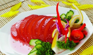 红酒雪梨怎么颜色好看窍门（做红酒雪梨用什么红酒）