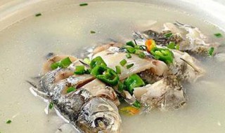 草菇鲫鱼汤（鲫鱼蘑菇汤的做法）