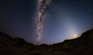 牵牛星和织女星位置在哪（牵牛星和织女星隔得远吗）