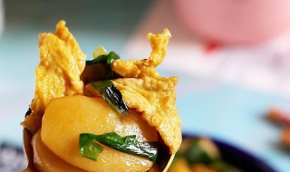 韭菜鸡蛋炒年糕制作方法（韭菜鸡蛋炒年糕的家常做法）