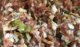 猪肉包馅怎么调好吃窍门（猪肉包馅的做法）