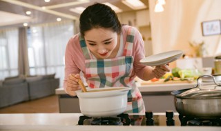 酸笋通菜鱼头汤教程 酸笋煮鱼头